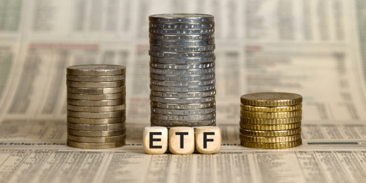 ETF內扣費用全解析:怎麼算?何時扣款?ETF內扣費用排行一覽