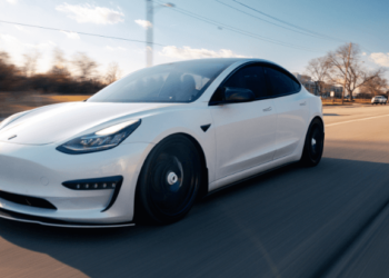 Tesla股價預測怎麼看？解析3大關鍵面向，一次掌握走勢變化！