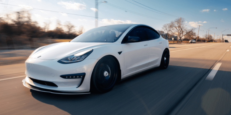 Tesla股價預測怎麼看？解析3大關鍵面向，一次掌握走勢變化！